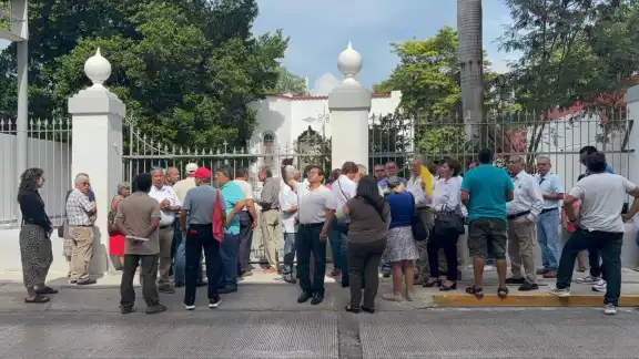 Jubilados acusan abandono en el servicio médico de PEMEX en Yucatán