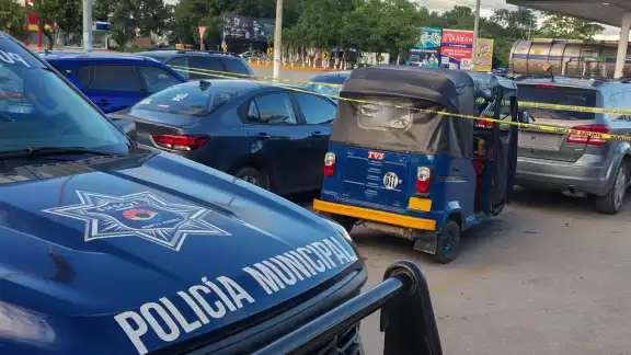 La pequeña unidad fue asegurada por su probable participación en un delito. La pequeña unidad fue asegurada por su probable participación en un delito.