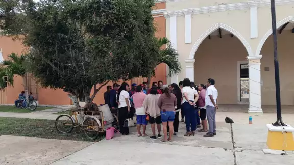 Los empleados del Sindicato de los Tres Poderes recibieron su quincena tras una manifestación pacífica Los empleados del Sindicato de los Tres Poderes recibieron su quincena tras una manifestación pacífica