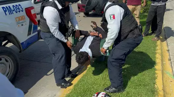 Persecución y captura: sujeto bajo efectos de droga sorprendido frente a transeúntes
