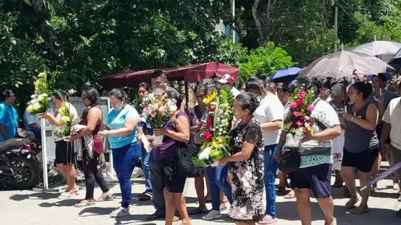 Dolor y solidaridad: pueblos del Camino Real despiden a sus víctimas Dolor y solidaridad: pueblos del Camino Real despiden a sus víctimas