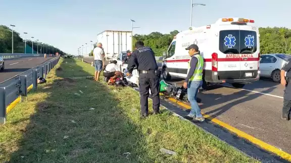 Los afectados cruzaron de forma ilegal el camellón entre las unidades habitacionales Siglo XXI y Siglo XXIII, lo que provocó que una unidad pesada los impactara