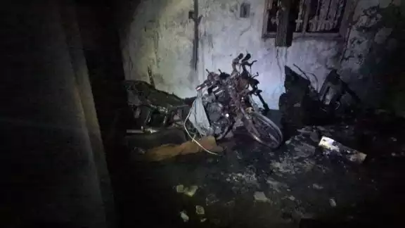 Un incendio por cortocircuito consumió por completo un cuarto en la colonia Cuauhtémoc.