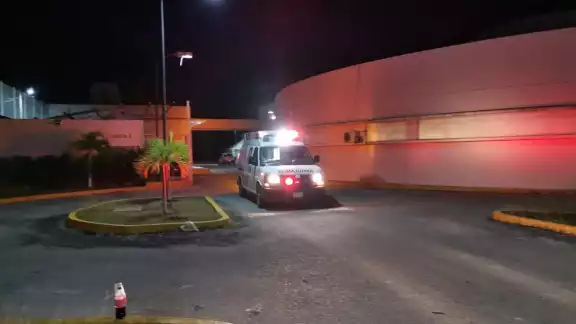 El lesionado fue internado en el hospital de la ciudad, donde se reporta como estable
