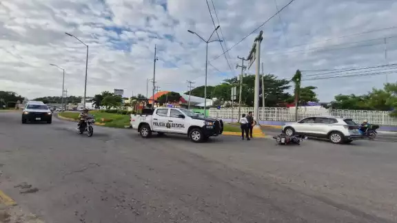 Choque entre taxi y motocicleta deja un lesionado en Ejército Mexicano