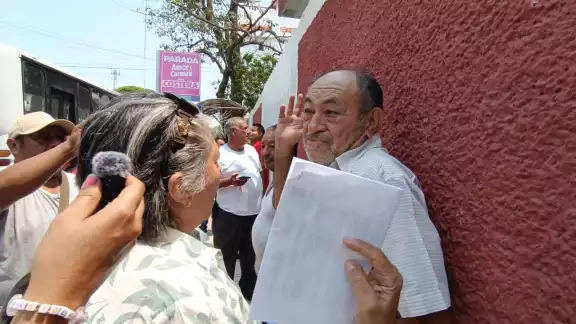 Concesionarios retienen camiones del Ayuntamiento Concesionarios retienen camiones del Ayuntamiento