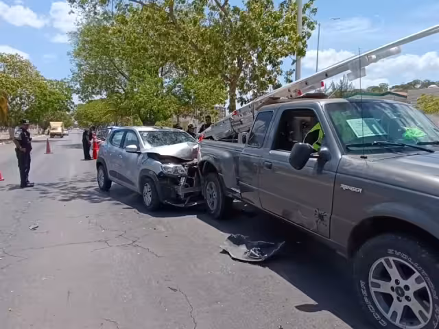 Imprudencia vial provoca choque y discusión legal en Campeche
