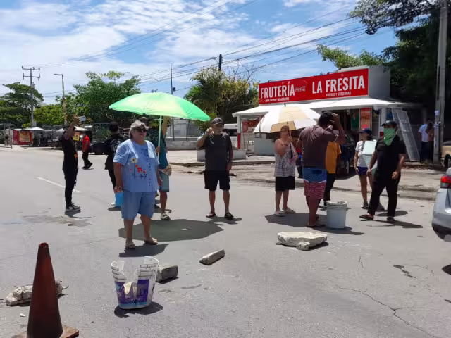 Los vecinos aseguran que llevan cinco noches sin energía, lo que no es aceptable 
