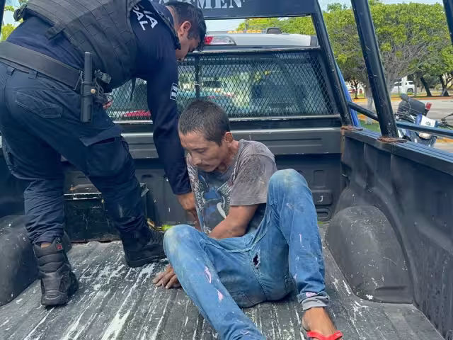 Capturan a dos presuntos ladrones mientras saqueaban vivienda