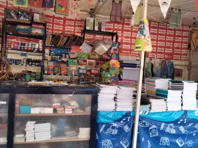 Comparar precios, clave ante encarecimiento de útiles escolares en Campeche