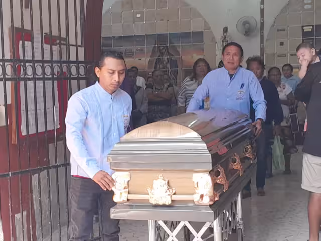 Profesor Omar Marciano Bojórquez Ravelo falleció mientras daba clase y recibió homenaje