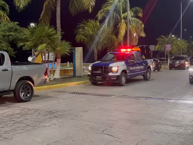 Intensa movilización de autoridades y cuerpos de emergencia en el malecón del centro de la ciudad