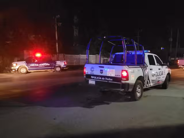 La manta, con amenazas dirigidas a dos hombres, fue encontrada cerca de la medianoche en la reja de la compañía Nabors