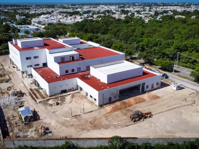 Más de 100 obreros locales fueron contratados por la empresa Massive para este proyecto