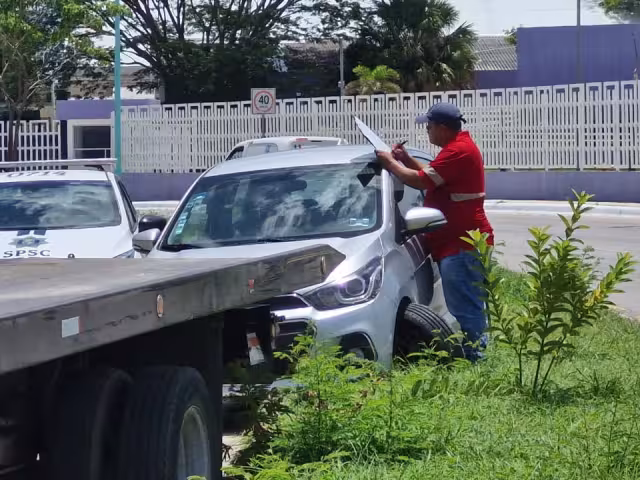 Esquivar a un perro provoca aparatoso accidente en la capital campechana