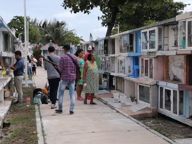 Cementerios extienden horarios y celebran misas por el Día de la Madre