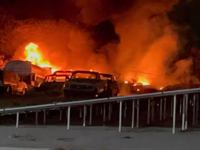 Se requirió de alrededor de 30 minutos para poder controlar el siniestro.