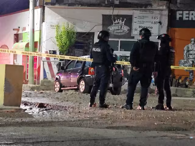 Un adulto mayor murió dentro de la camioneta familiar en la colonia Polvorín, Campeche.