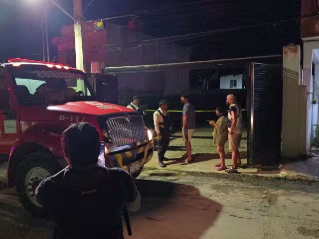 Encuentran pistola en predio contiguo tras cateo por narcomenudeo