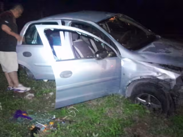 Conductor sufre accidente vial tras ponchadura en Campeche