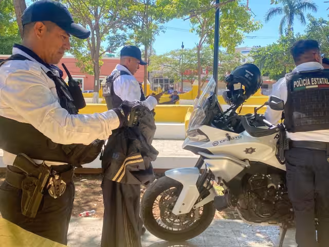 Aseguran a dupla en las inmediaciones del mercado