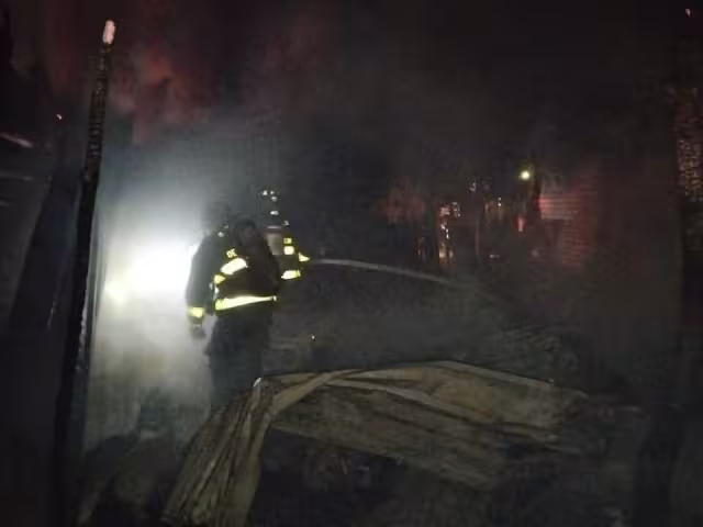 Los tres siniestros fueron atendidos de manera consecutiva entre la medianoche y las primeras horas de la mañana