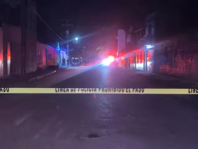 Un cadenero del bar Boom Boom del Ta TICH en Playa del Carmen fue herido de bala durante un ataque la madrugada del sábado.