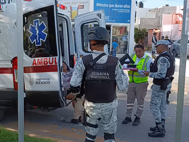 Asisten a mujer herida