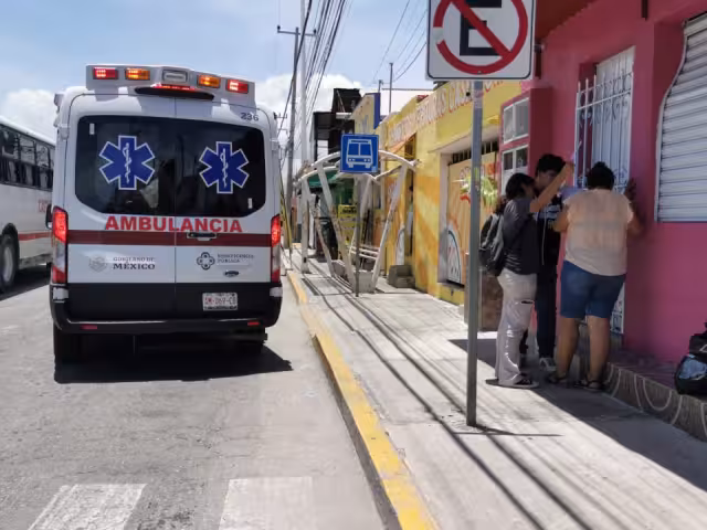 En cuestión de minutos la zona fue cercada por agentes estatales y paramédicos