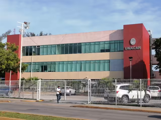 Protesta estudiantil en la Unacar por reducción de carga académica y cambios sin aviso