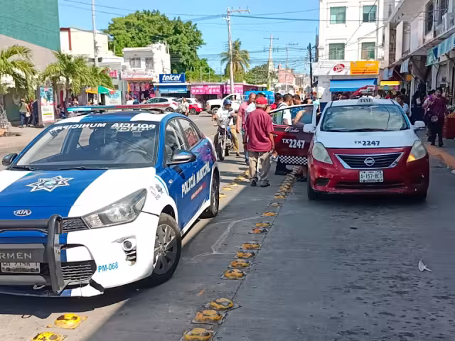 Mujer accidentada por taxi en el centro.
