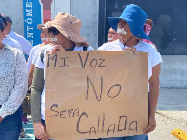 Los exagentes protestaron a las afueras de la SPSC.