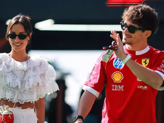 Alexandra Saint Mleux y Charles Leclec en el GP de México