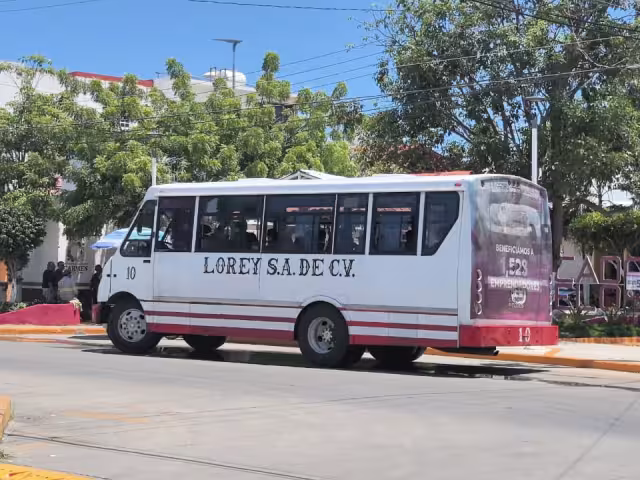 Transporte urbano en Ciudad del Carmen enfrenta crisis por tarifas obsoletas.