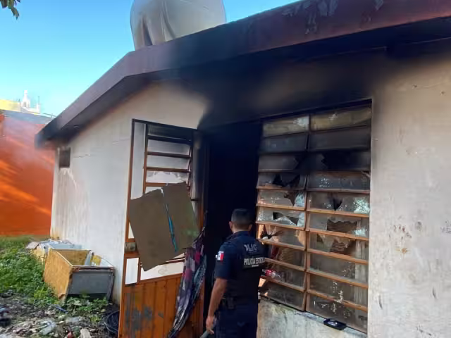 Emergencia nocturna: incendio en parque por conflicto entre indigentes