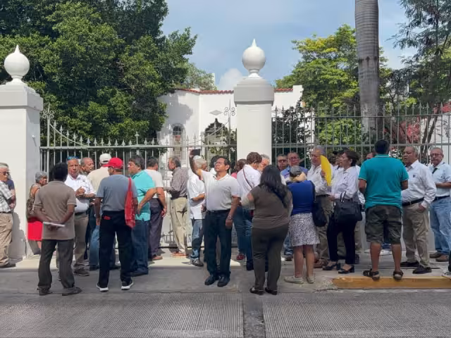 Jubilados acusan abandono en el servicio médico de PEMEX en Yucatán