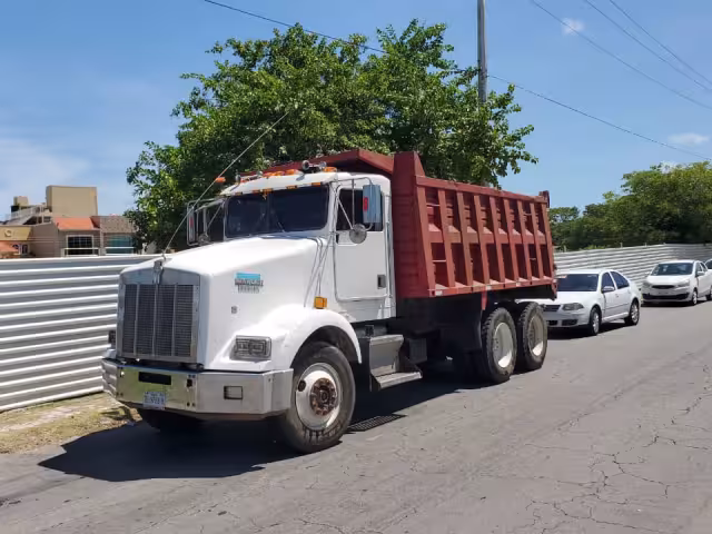 Sindicalizados acusan desplazamiento laboral en obras de Bodega Aurrera en Ciudad del Carmen