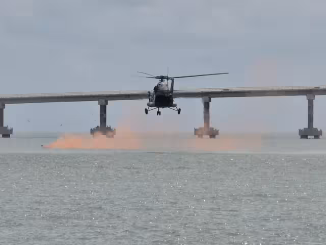 Elementos de la Décimo Primera Zona Naval Militar realizaron un simulacro de rescate en la Laguna de Términos.