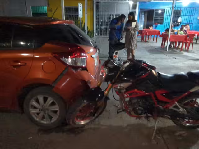 Motociclista en Presunto Estado de Ebriedad Provoca Múltiple Colisión en la Colonia Renovación