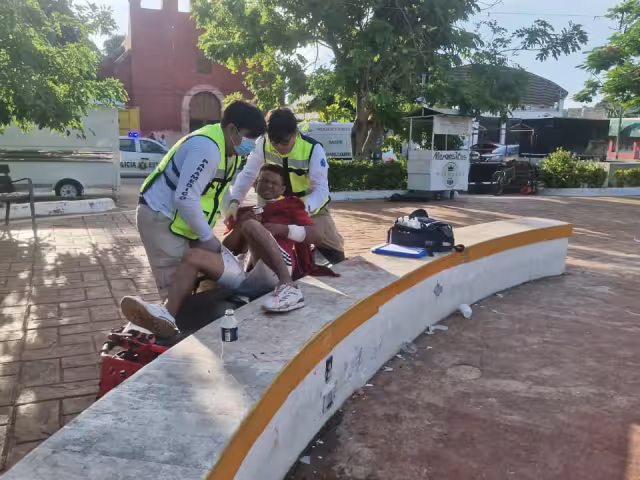 Heridas en cuello y mano: hombre lesionado en riña en parque de Santa Lucía