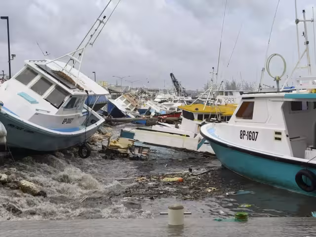 Huracán Beryl destruye el crucero Jolly Roger y otras embarcaciones en Barbados