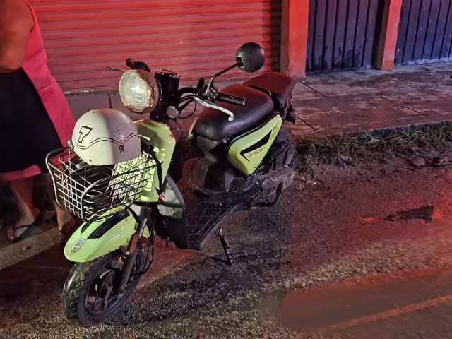 Motociclista derrapó en la colonia Jesús García Corona de Escárcega.