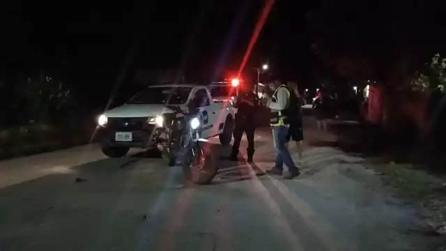 En Escárcega, un conductor alcoholizado impactó por alcance a una motocicleta en la colonia Unidad Esfuerzo y Trabajo I.