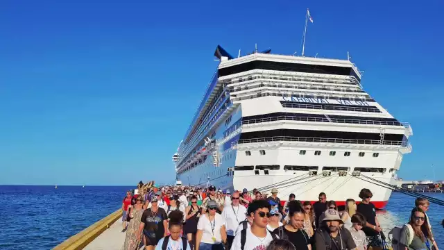 Solo la primera mitad del 2024, la derrama económica generada por cruceristas en  Progreso fue  de 180 millones de pesos