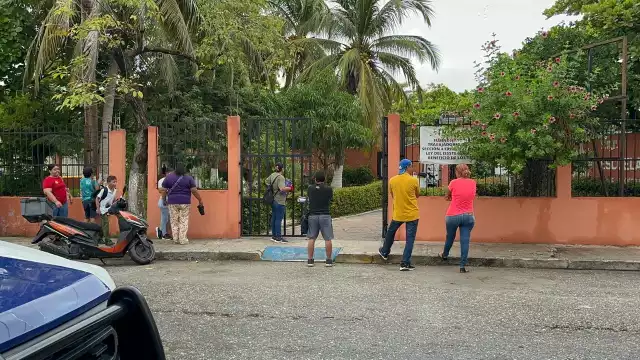 Intoxicación masiva en secundaria: autoridades bajo presión
