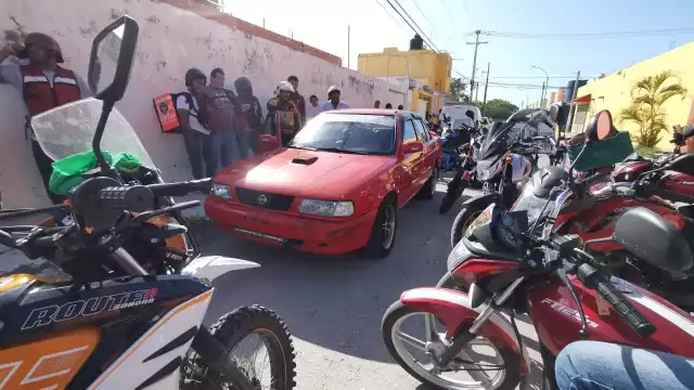 Motomandaditos ayudan a recuperar un vehículo robado en la colonia Santa Isabel.