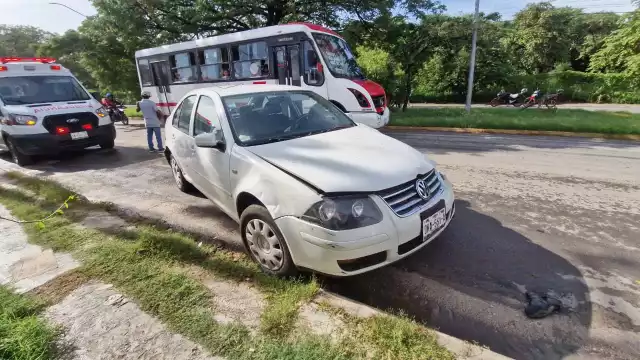 Colisión entre Volkswagen Jetta y Passat causa lesiones en cinco personas