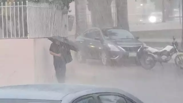 Desde las 4:00 p.m. comenzaron lluvias fuertes en Campeche con tormentas eléctricas y vientos.