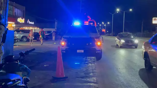 Un choque entre dos motocicletas en la avenida Isla de Tris dejó un herido grave y un detenido