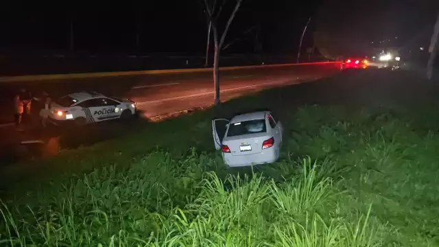 Conductor presuntamente ebrio pierde el control de su vehículo en el periférico Pablo García I. Montilla.